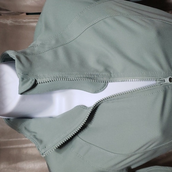 Yogalicious Lux. Pastel Sage Green Jacket; Butter Soft; Full Zip. EUC Size XS - Picture 4 of 14